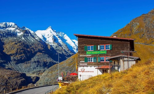 Restaurant Karl Volkert Haus with view to the Grossglockner
