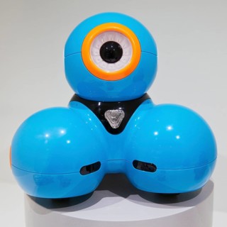 Dash learning robot and game robot