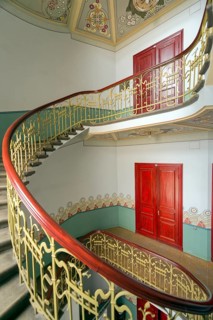 Curved staircase