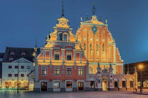 Illuminated House of the Blackheads at night
