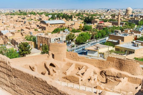 Narin Qal'eh ramparts and the city