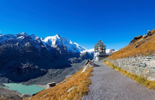 Wilhelm Swarovski Observatory in front of Grossglockner