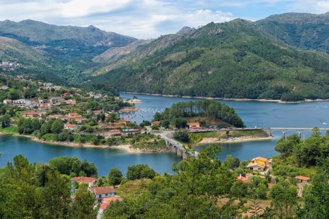 Bridge over Homem river and Vilarinho das Furnas Reservoir