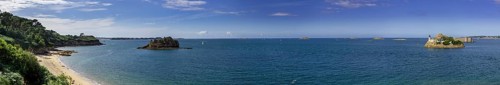 Plage de Tahiti and lighthouse on the Ile Louet
