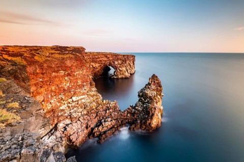 Steep coast with rock formations at Oendverdarnes