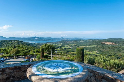 Viewpoint with compass rose