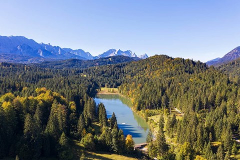 Lake Grubsee and Wetterstein range