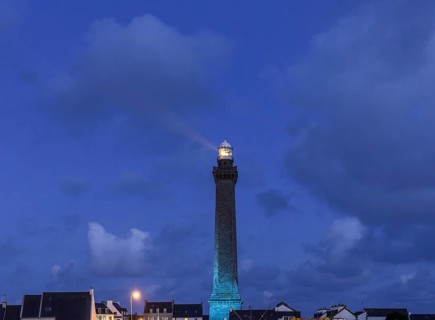 Phare d'Eckmuehl with beacon at dusk
