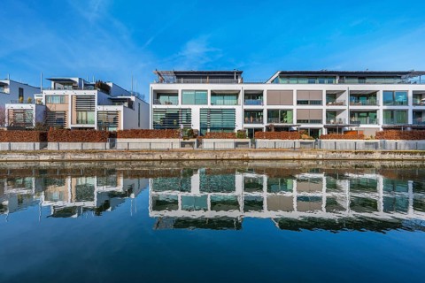 New buildings with roof terraces on the Mangfall Canal