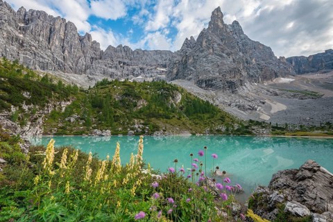 Turquoise-green Sorapis Lake