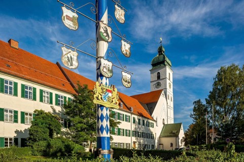 Maypole with guild sign and Bavarian coat of arms