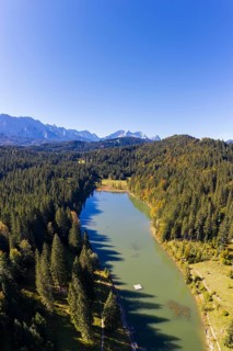 Lake Grubsee and Wetterstein range