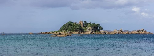 Ile de Costaeres seen from the Plage de Tourony