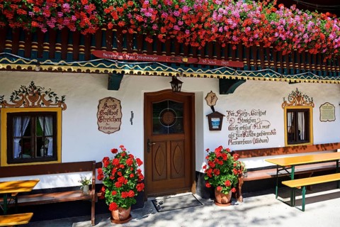 Lueftlmalerei and flowering geraniums