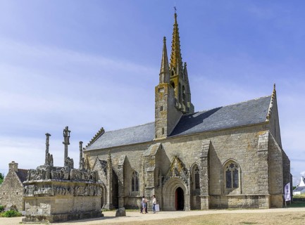 Calvary and Church of Notre Dame de Tronoan