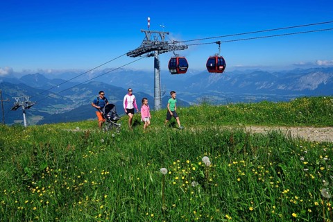 Family hiking on the summit panorama trail of the Hohe Salve