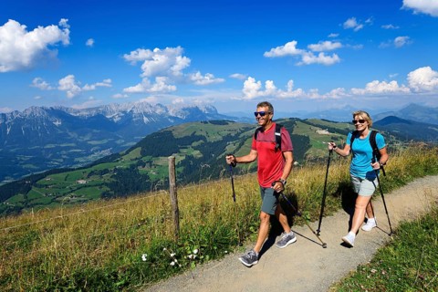 Hikers on the summit panorama trail of the Hohe Salve