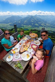 Family eating a snack at the Salvenalm