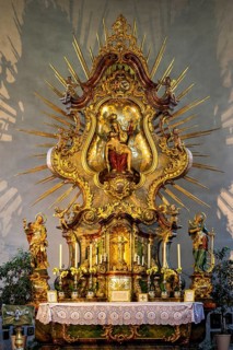 High altar with picture of the Painful Mother of God