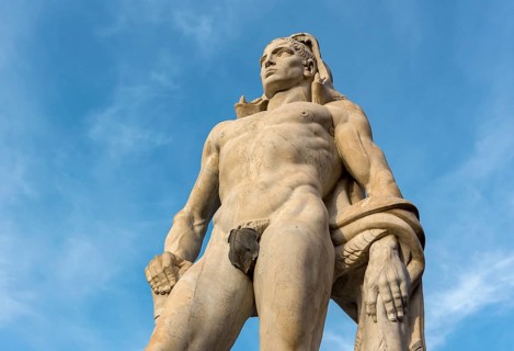Athlete statue with fig leaf at Stadio dei Marmi