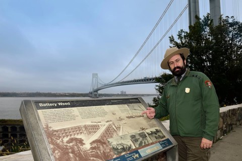 Park ranger in Fort Wadsworth explains the Verrazzano-Narrows-Bridge