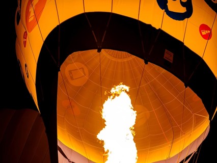 Lighting of a hot-air balloon