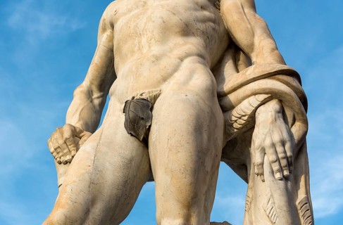 Athlete statue with fig leaf at Stadio dei Marmi