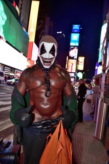 Bodybuilder gets photographed with tourists in Times Square