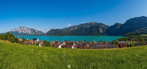 View to the Attersee with Hoellengebirge