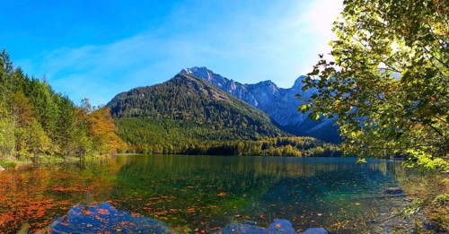 Hinterer Langbathsee with Hoellengebirge