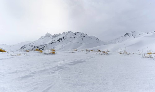 Gorge peaks in winter