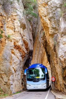 Coach in the rock gate sa Bretxa