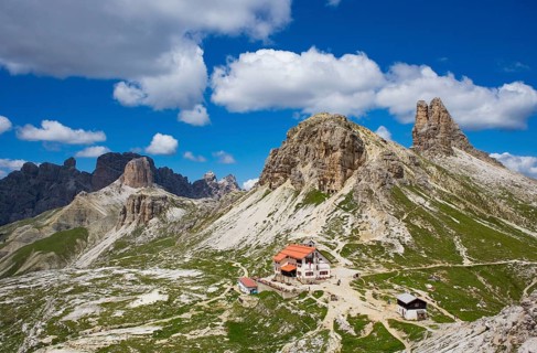 View of the Drei Zinnen Hut and Toblinger Knoten