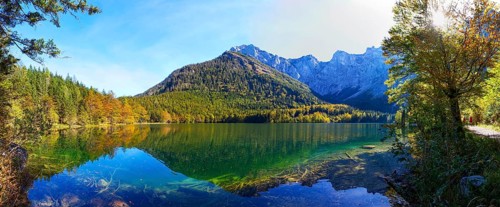 Hinterer Langbathsee with Hoellengebirge