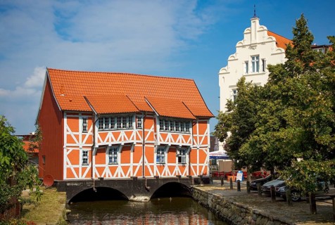 Half-timbered house vault over the Grube watercourse