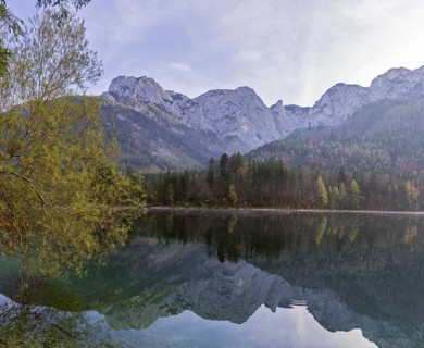 Autumn atmosphere at the Langbathsee