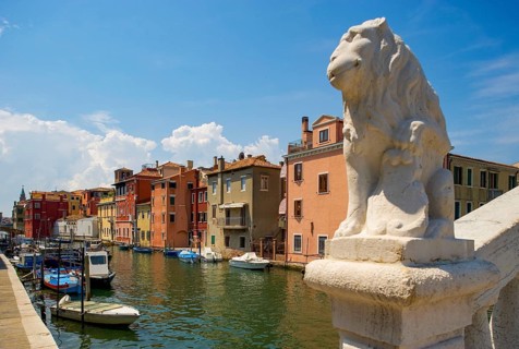 Bridge statue on the Vena Canal