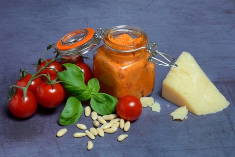 Pesto from tomatoes