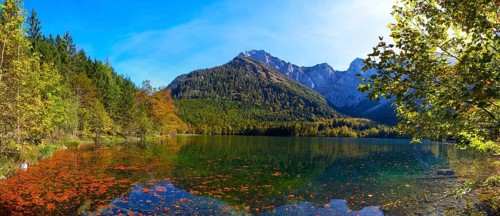 Hinterer Langbathsee with Hoellengebirge