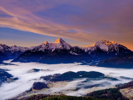 Sunrise at the peaks of the Steinernes Meer
