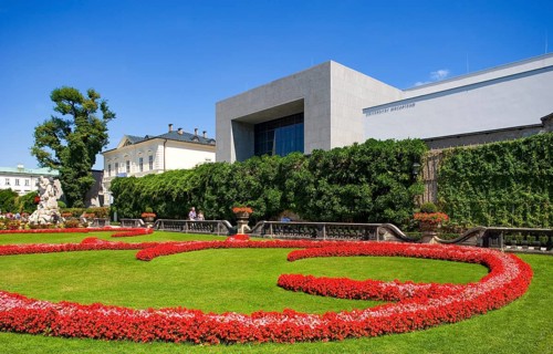 Mirabellgarten with University Mozarteum
