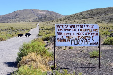 Protest sign against the oil company YPF on the side of the Ruta 40
