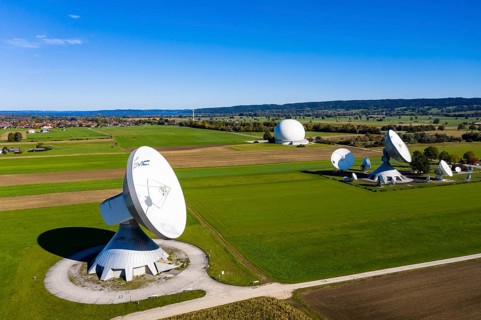 Large parabolic antennas of the Raisting earth station