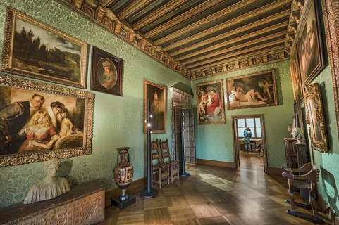 Studio and gallery wing