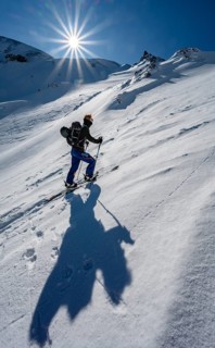 Ski tourers in steep terrain
