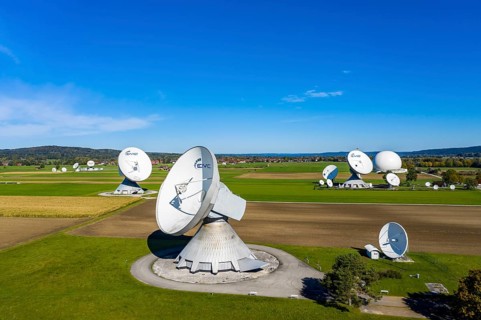 Large parabolic antennas of the Raisting earth station