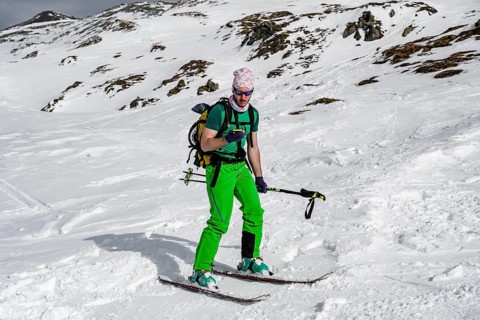 Ski toures in the snow