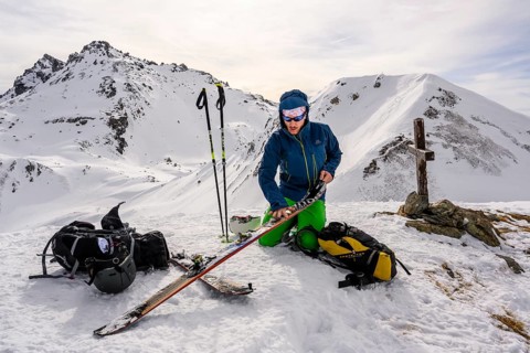 Ski tourers attacking the summit