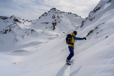 Ski tourers with splitboard on the downhill run