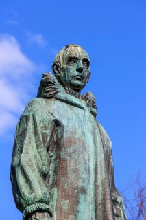 Statue of Roald Amundsen